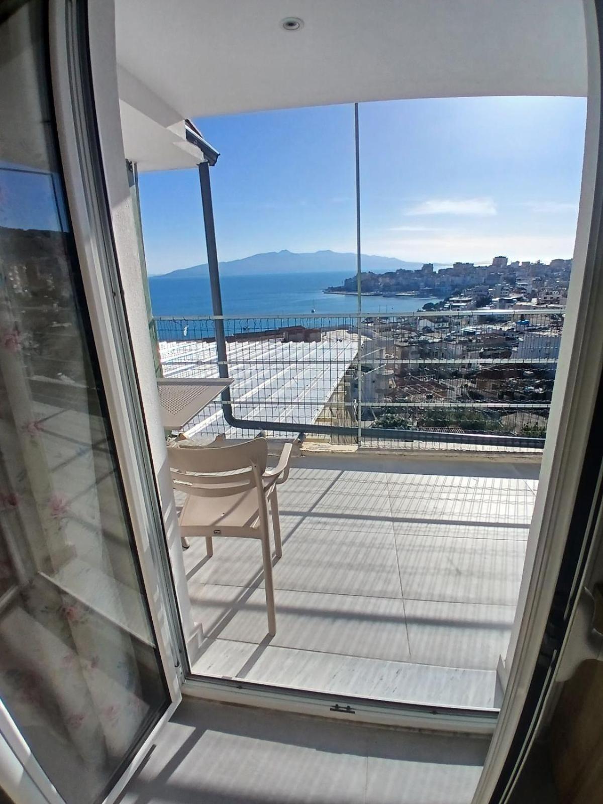 Blue Heaven Apartment Sarandë Exteriör bild
