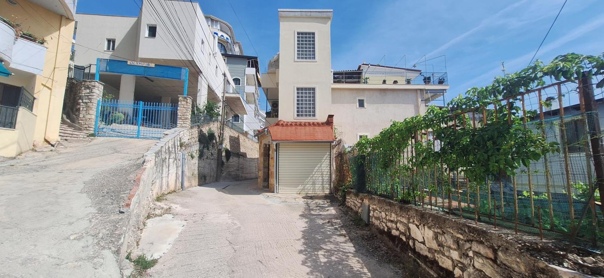 Blue Heaven Apartment Sarandë Exteriör bild